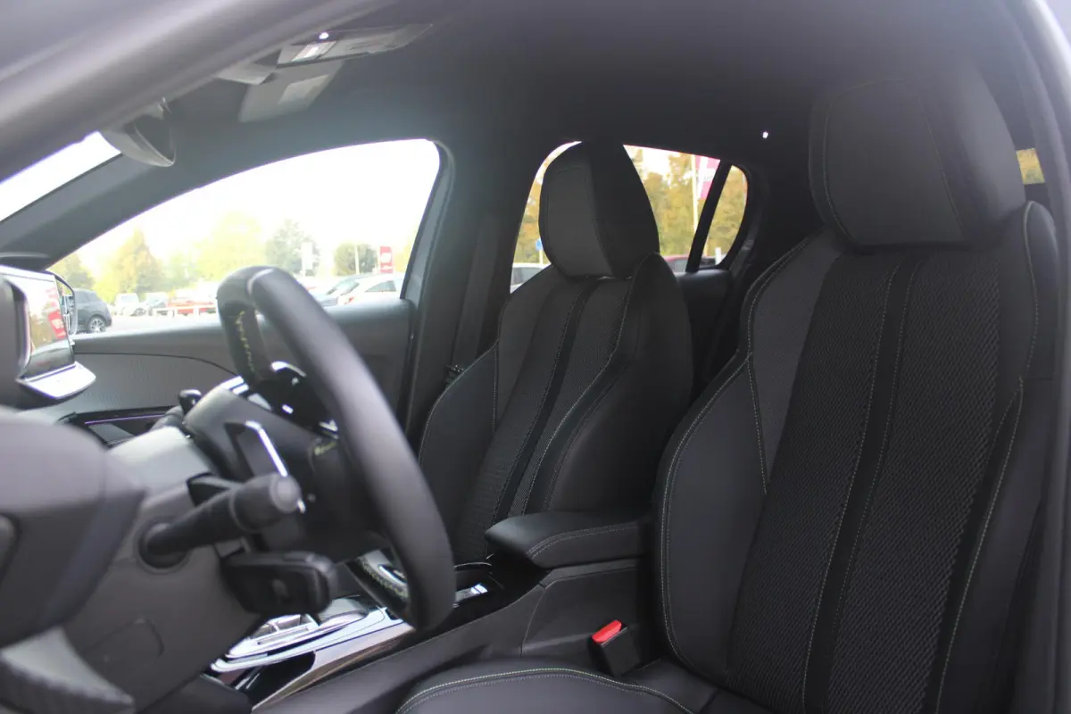 1.2 Hybrid 110PK AUTOMAAT GT | CAMERA VOOR + ACHTER | NAVIGATIE | DRAADLOZE APPLE CARPLAY/ANDROID AUTO | FULL LED KOPLAMPEN | LICHTMETALEN VELGEN 17" | DODEHOEK DETECTIE | DRAADLOZE TELEFOON