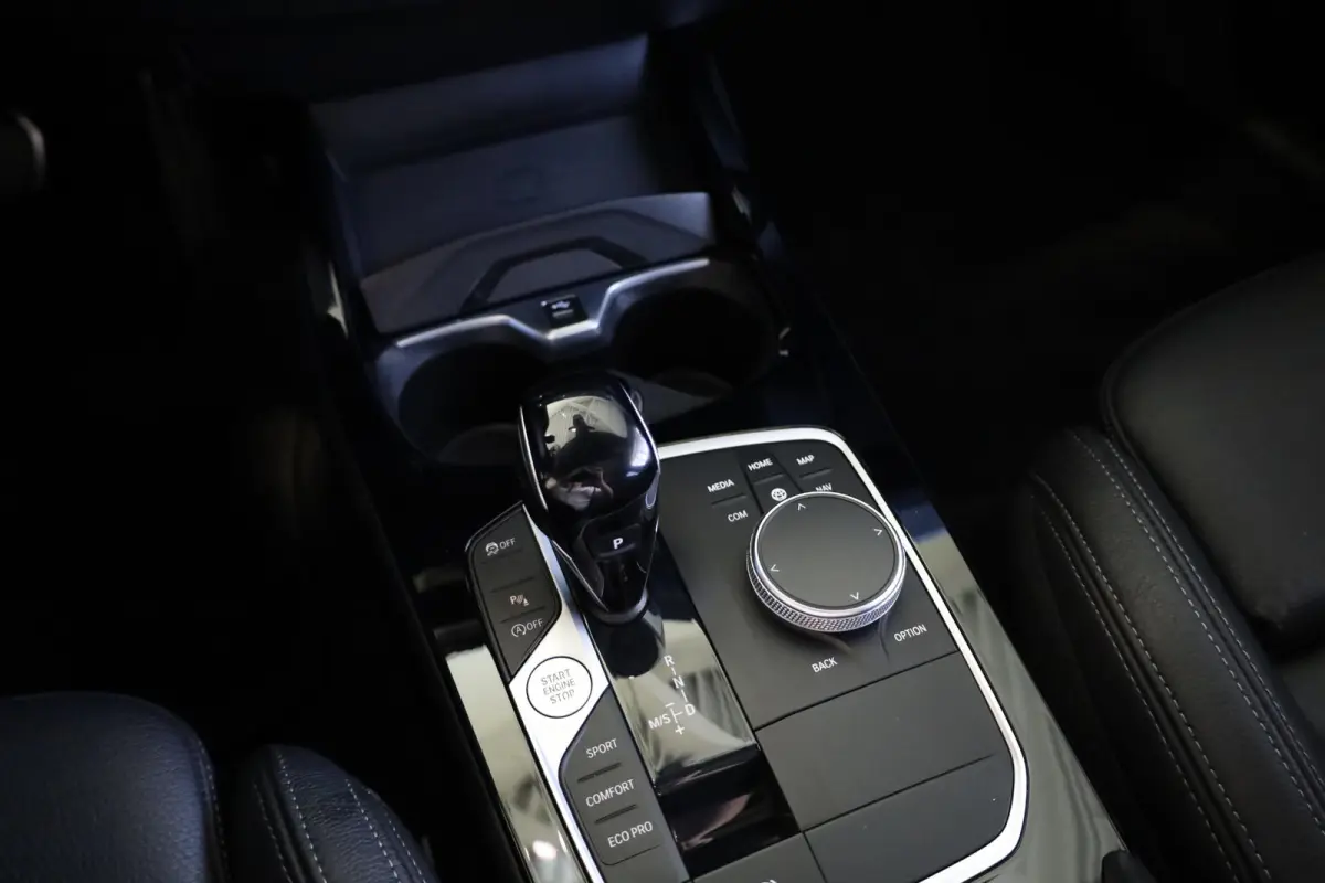 220i | M Sport Pro | Glazen Panoramadak | Harman/Kardon | Head-Up Display | Stuur- & Stoelverwarming | Active Cruise Control