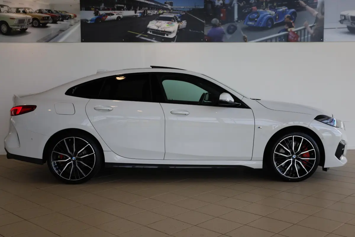 220i | M Sport Pro | Glazen Panoramadak | Harman/Kardon | Head-Up Display | Stuur- & Stoelverwarming | Active Cruise Control