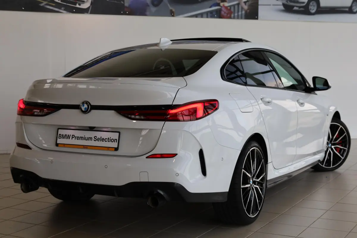 220i | M Sport Pro | Glazen Panoramadak | Harman/Kardon | Head-Up Display | Stuur- & Stoelverwarming | Active Cruise Control