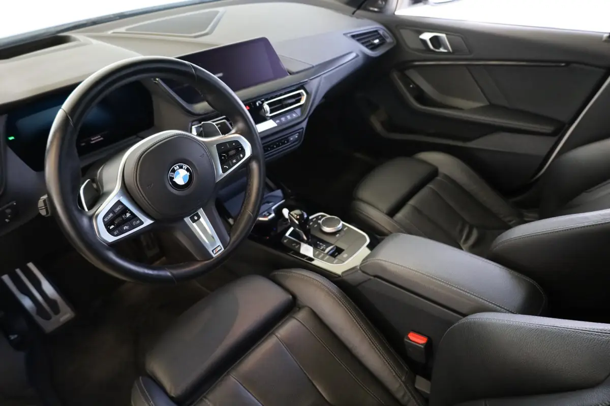 220i | M Sport Pro | Glazen Panoramadak | Harman/Kardon | Head-Up Display | Stuur- & Stoelverwarming | Active Cruise Control