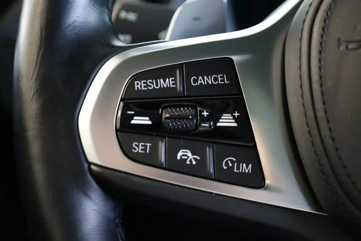 220i | M Sport Pro | Glazen Panoramadak | Harman/Kardon | Head-Up Display | Stuur- & Stoelverwarming | Active Cruise Control