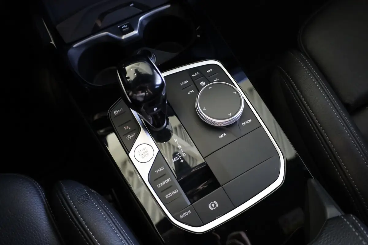 220i | M Sport Pro | Glazen Panoramadak | Harman/Kardon | Head-Up Display | Stuur- & Stoelverwarming | Active Cruise Control
