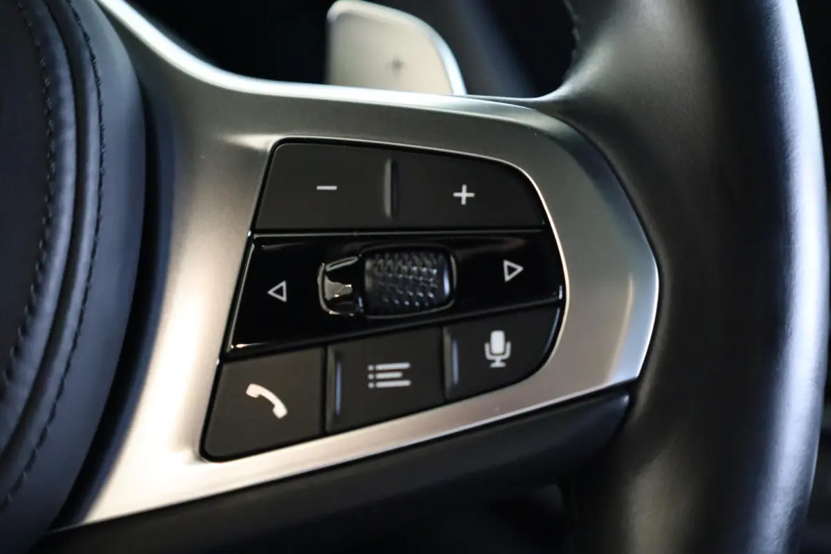 220i | M Sport Pro | Glazen Panoramadak | Harman/Kardon | Head-Up Display | Stuur- & Stoelverwarming | Active Cruise Control