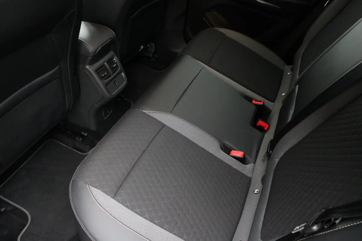 1.6 Turbo Hybrid Business Edition | Automaat | Navigatie | Camera | Stoelverwarming | All season | Trekhaak | 52.000km |