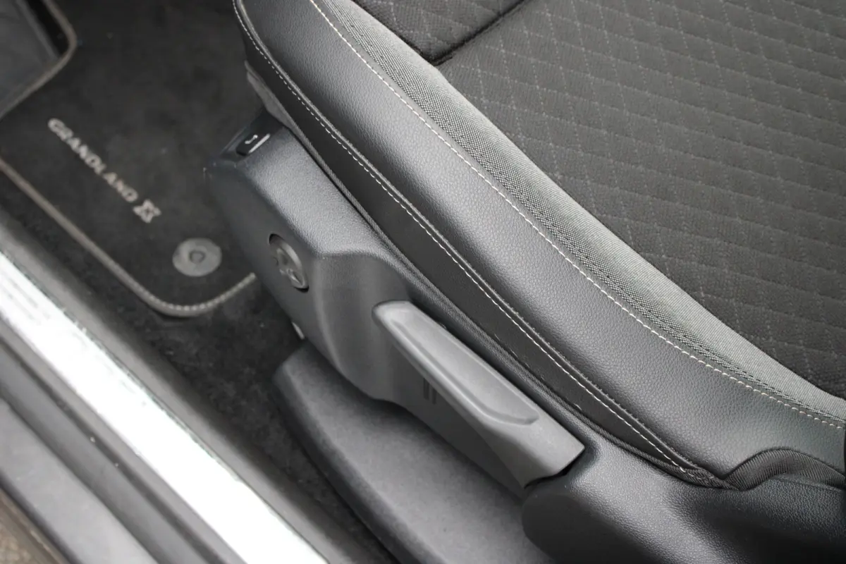 1.6 Turbo Hybrid Business Edition | Automaat | Navigatie | Camera | Stoelverwarming | All season | Trekhaak | 52.000km |