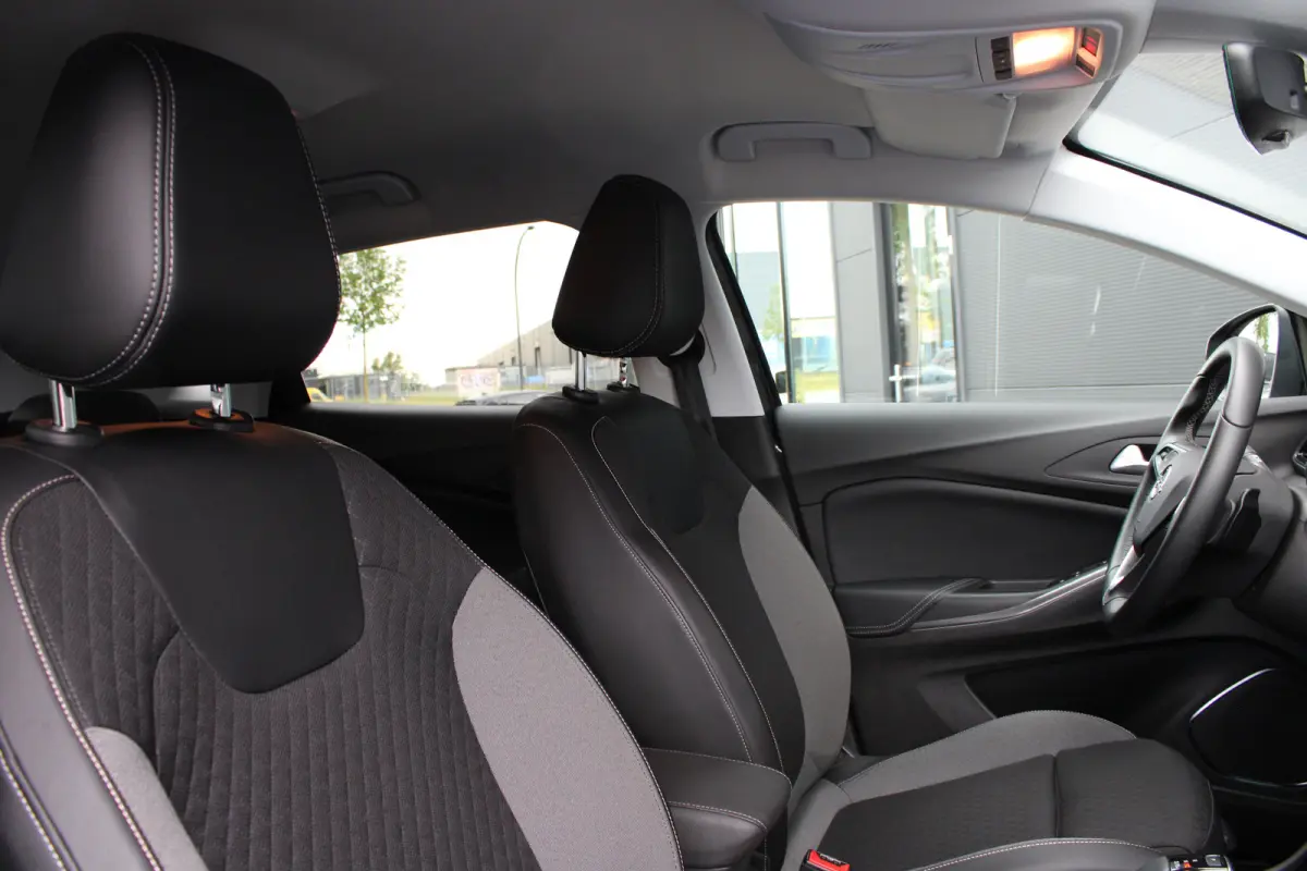 1.6 Turbo Hybrid Business Edition | Automaat | Navigatie | Camera | Stoelverwarming | All season | Trekhaak | 52.000km |