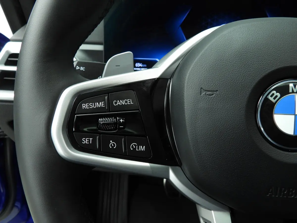 320i | M-Sportpakket | LED | Navigatie | Schuifdak | Trekhaak | Stoelverwarming | DAB | Hifi speakers | Alu 18 inch