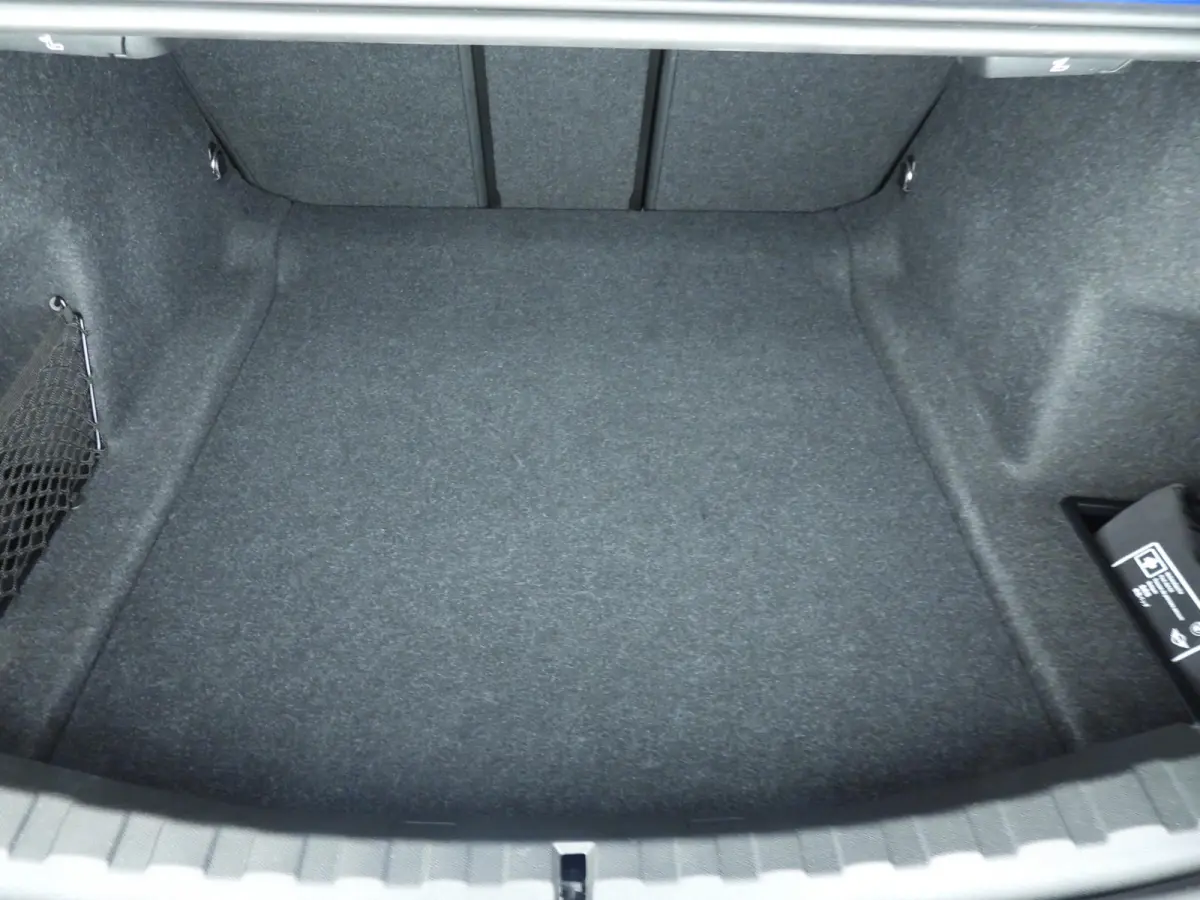 320i | M-Sportpakket | LED | Navigatie | Schuifdak | Trekhaak | Stoelverwarming | DAB | Hifi speakers | Alu 18 inch