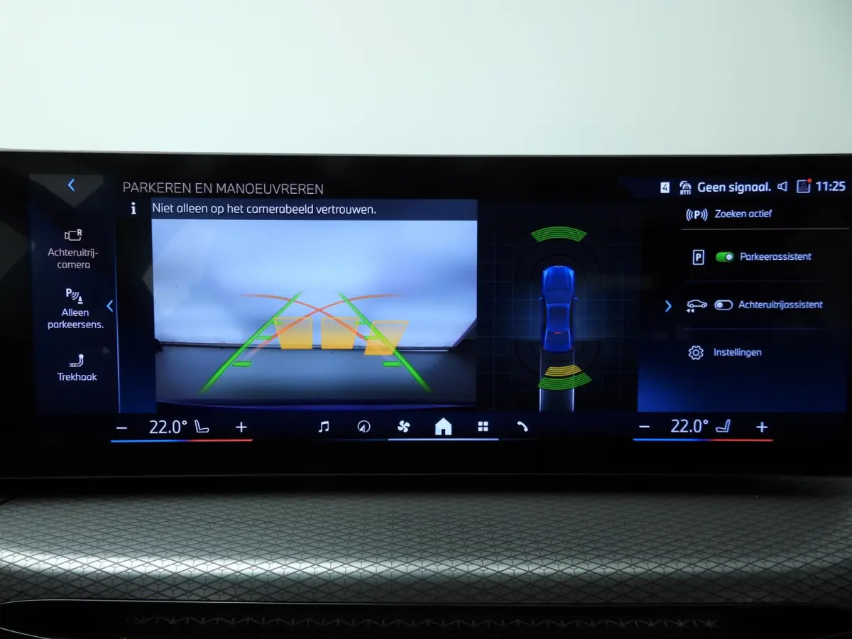320i | M-Sportpakket | LED | Navigatie | Schuifdak | Trekhaak | Stoelverwarming | DAB | Hifi speakers | Alu 18 inch