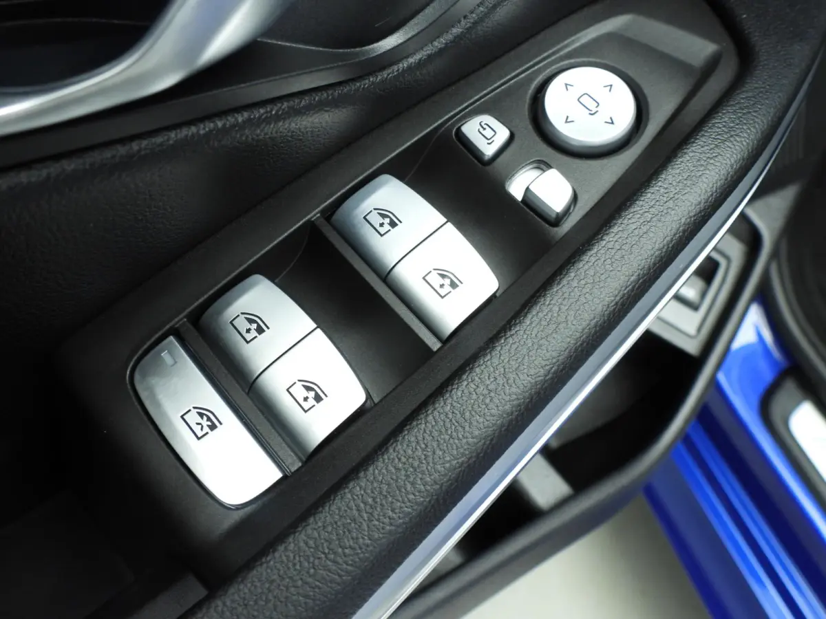 320i | M-Sportpakket | LED | Navigatie | Schuifdak | Trekhaak | Stoelverwarming | DAB | Hifi speakers | Alu 18 inch