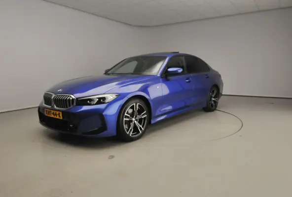 320i | M-Sportpakket | LED | Navigatie | Schuifdak | Trekhaak | Stoelverwarming | DAB | Hifi speakers | Alu 18 inch
