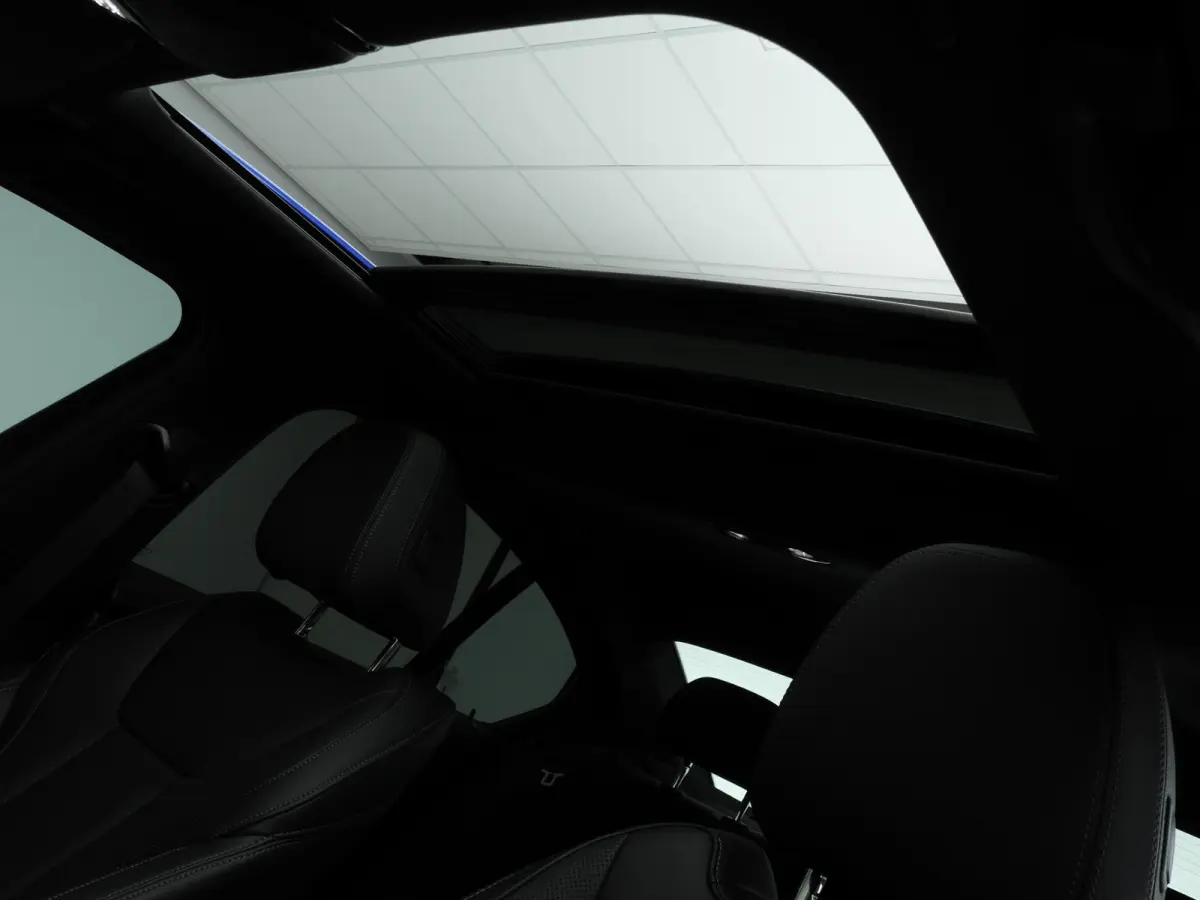 320i | M-Sportpakket | LED | Navigatie | Schuifdak | Trekhaak | Stoelverwarming | DAB | Hifi speakers | Alu 18 inch