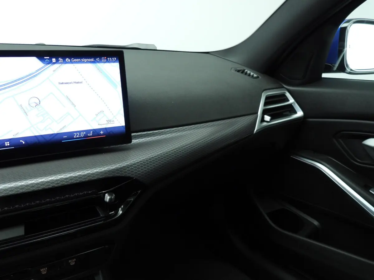 320i | M-Sportpakket | LED | Navigatie | Schuifdak | Trekhaak | Stoelverwarming | DAB | Hifi speakers | Alu 18 inch