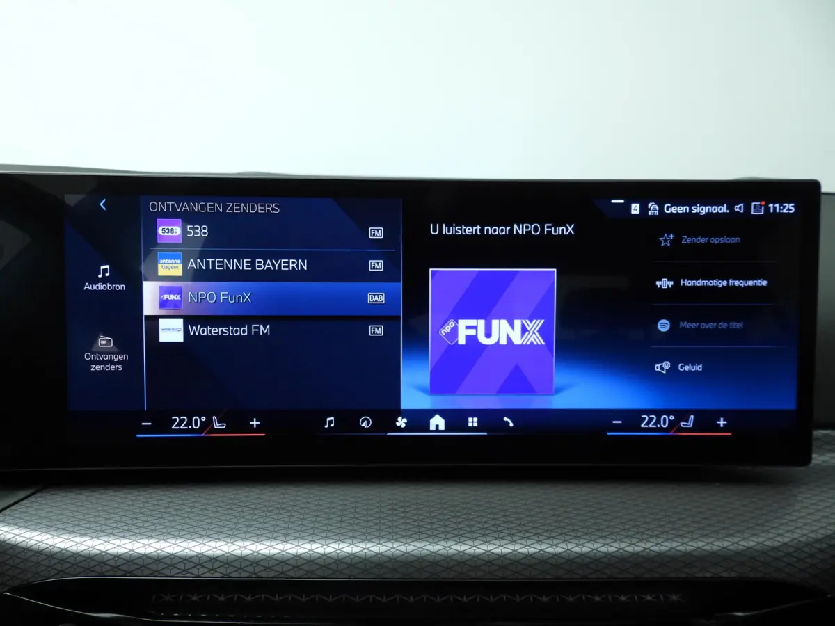 320i | M-Sportpakket | LED | Navigatie | Schuifdak | Trekhaak | Stoelverwarming | DAB | Hifi speakers | Alu 18 inch