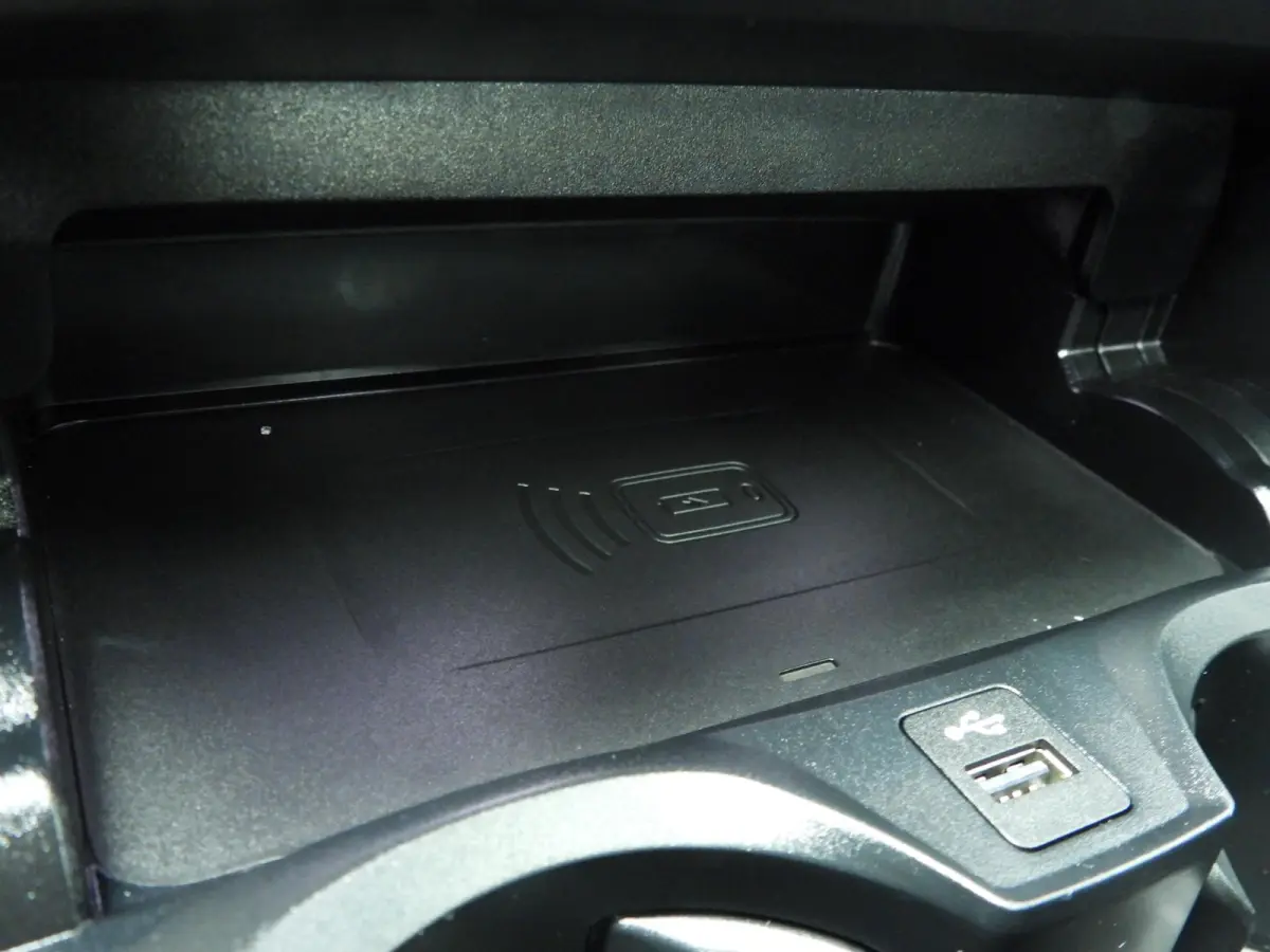 320i | M-Sportpakket | LED | Navigatie | Schuifdak | Trekhaak | Stoelverwarming | DAB | Hifi speakers | Alu 18 inch