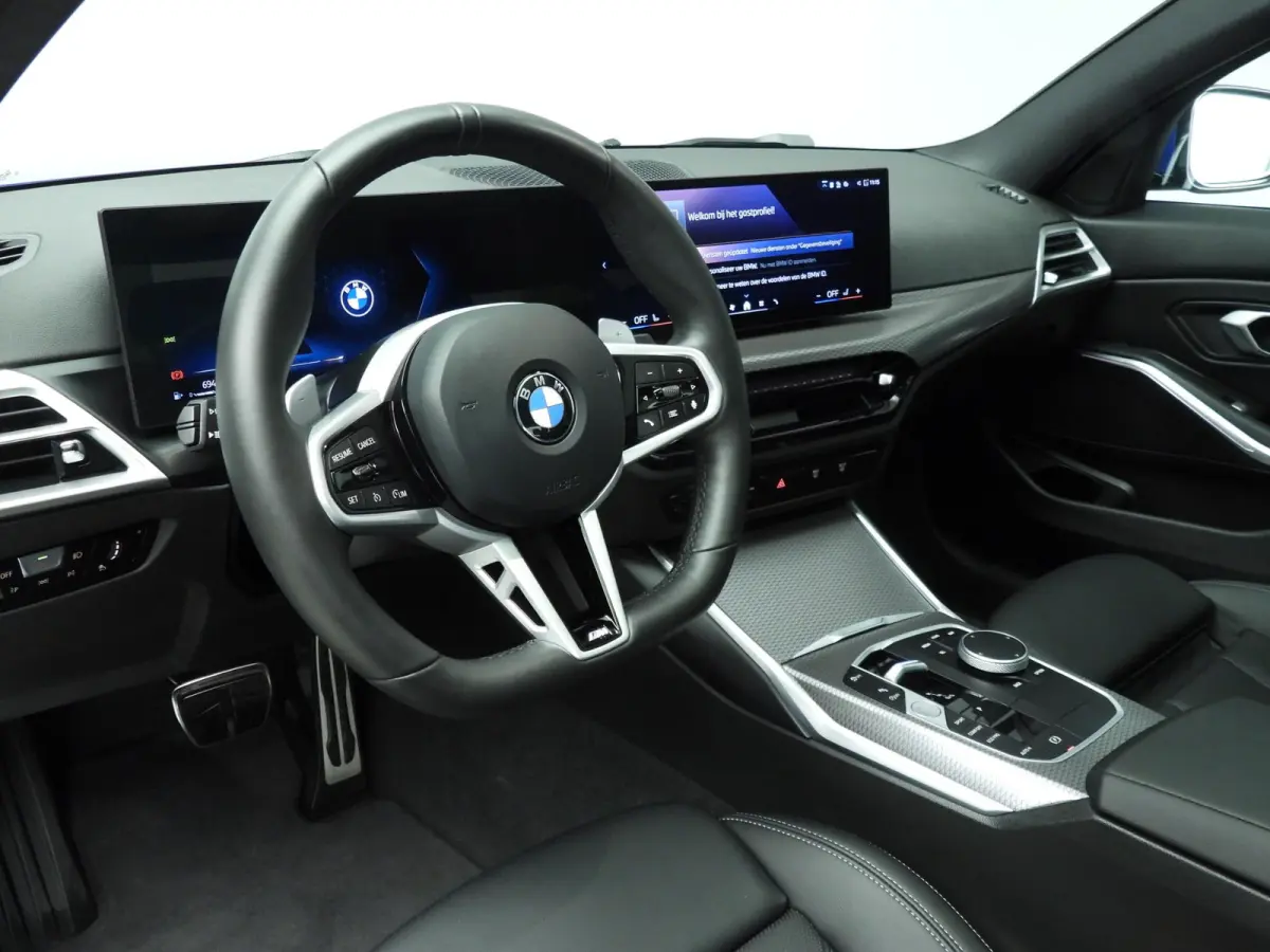 320i | M-Sportpakket | LED | Navigatie | Schuifdak | Trekhaak | Stoelverwarming | DAB | Hifi speakers | Alu 18 inch
