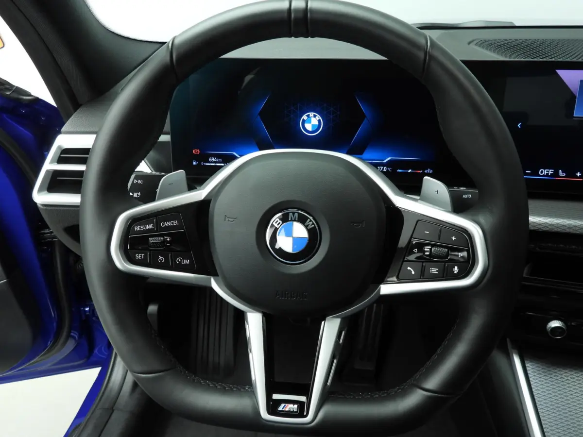 320i | M-Sportpakket | LED | Navigatie | Schuifdak | Trekhaak | Stoelverwarming | DAB | Hifi speakers | Alu 18 inch