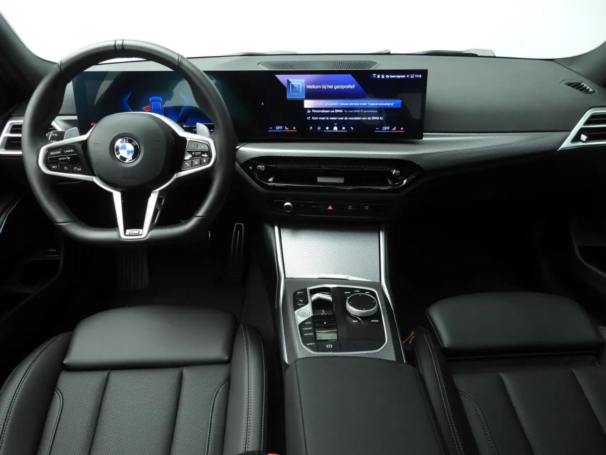 320i | M-Sportpakket | LED | Navigatie | Schuifdak | Trekhaak | Stoelverwarming | DAB | Hifi speakers | Alu 18 inch