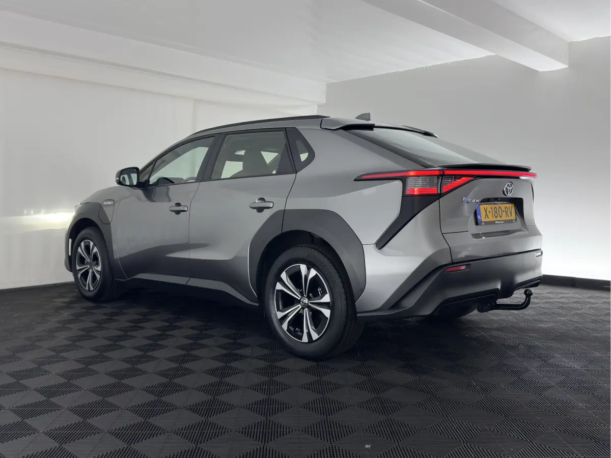 Business 71 kWh (3-Fase-11kW) {SoH-88%} (INCL-BTW) *HEATPUMP | FULL-LED | DIGI-COCKPIT | ADAPTIVE-CRUISE | CAMERA | NAVI-FULLMAP | KEYLESS | ECC | TOWBAR | CARPLAY | DAB | 18''ALU*