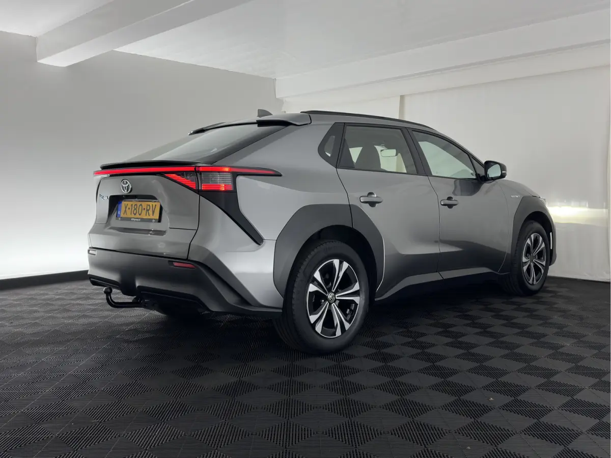 Business 71 kWh (3-Fase-11kW) {SoH-88%} (INCL-BTW) *HEATPUMP | FULL-LED | DIGI-COCKPIT | ADAPTIVE-CRUISE | CAMERA | NAVI-FULLMAP | KEYLESS | ECC | TOWBAR | CARPLAY | DAB | 18''ALU*