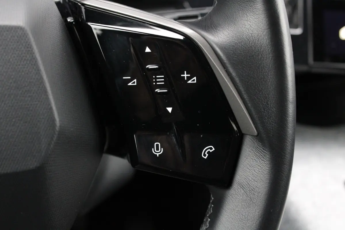 1.2 Hybrid 136 Allure | Automaat | Navigatie | Camera | Adaptieve cruise control | Apple carplay |