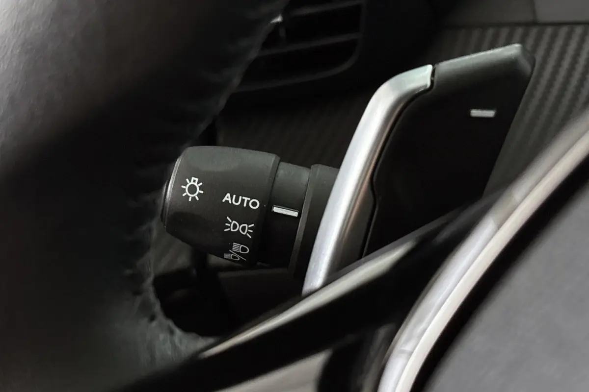 1.2 Hybrid 100 e-DCS6 Allure Apple CarPlay Climate Control