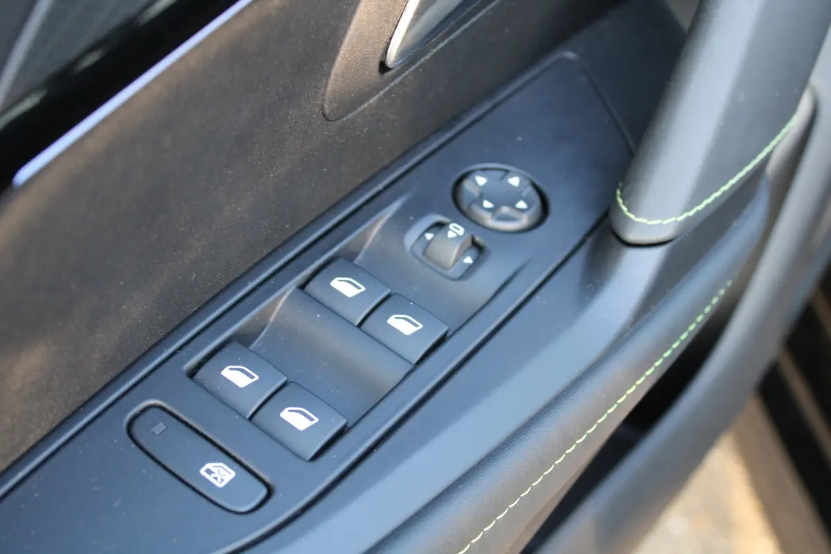 Hybrid 100 e-DCS6 GT | Automaat | Navi by app | Camera | Apple carplay | 14.000km |