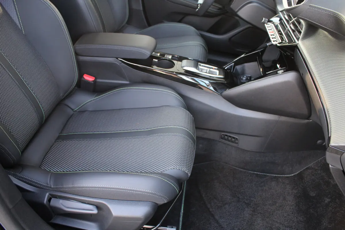 Hybrid 100 e-DCS6 GT | Automaat | Navi by app | Camera | Apple carplay | 14.000km |
