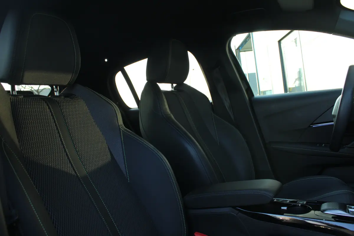 Hybrid 100 e-DCS6 GT | Automaat | Navi by app | Camera | Apple carplay | 14.000km |