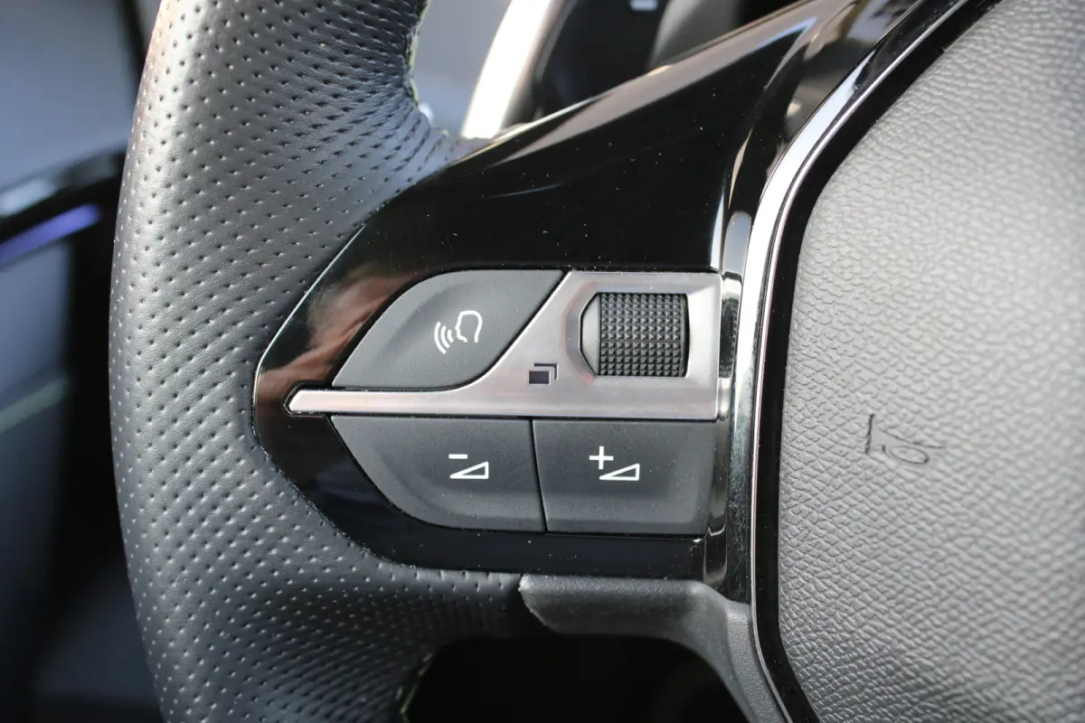 Hybrid 100 e-DCS6 GT | Automaat | Navi by app | Camera | Apple carplay | 14.000km |