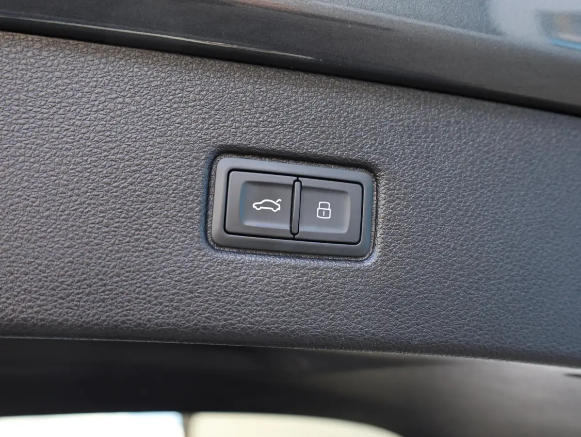 55 TFSI e quattro S-Line 381PK | Panodak | Leer Valcona | RS Seats | B&O | HuD | Nightvision | Memory | Keyless | Trekhaak |