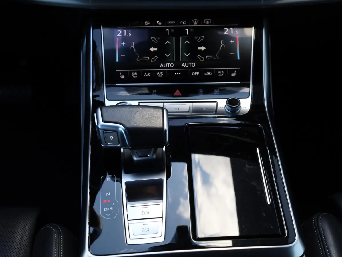 55 TFSI e quattro S-Line 381PK | Panodak | Leer Valcona | RS Seats | B&O | HuD | Nightvision | Memory | Keyless | Trekhaak |