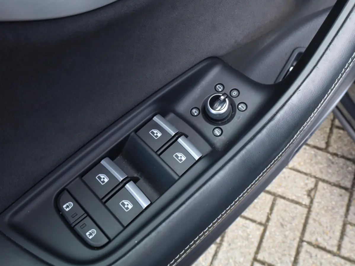 55 TFSI e quattro S-Line 381PK | Panodak | Leer Valcona | RS Seats | B&O | HuD | Nightvision | Memory | Keyless | Trekhaak |