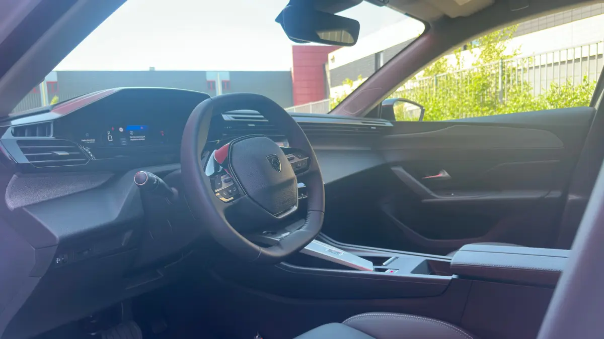 1.2 Allure Hybrid 145 | Apple Carplay/Android Auto | Camera | Adaptieve Cruise | Getint Glas | Navigatie | Climate Control | Draadloze telefoonlader | | Achterbank in delen neerklapbaar | Ac