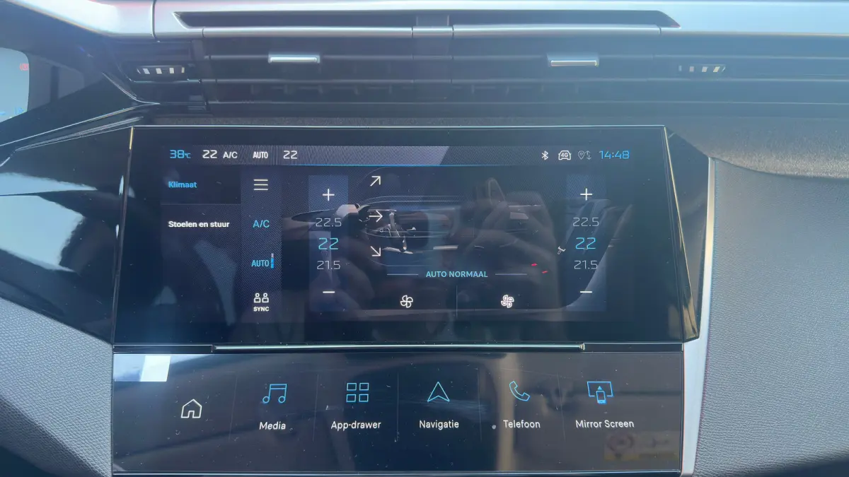1.2 Allure Hybrid 145 | Apple Carplay/Android Auto | Camera | Adaptieve Cruise | Getint Glas | Navigatie | Climate Control | Draadloze telefoonlader | | Achterbank in delen neerklapbaar | Ac