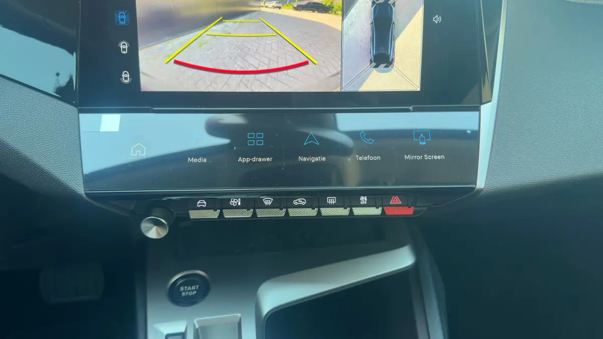 1.2 Allure Hybrid 145 | Apple Carplay/Android Auto | Camera | Adaptieve Cruise | Getint Glas | Navigatie | Climate Control | Draadloze telefoonlader | | Achterbank in delen neerklapbaar | Ac