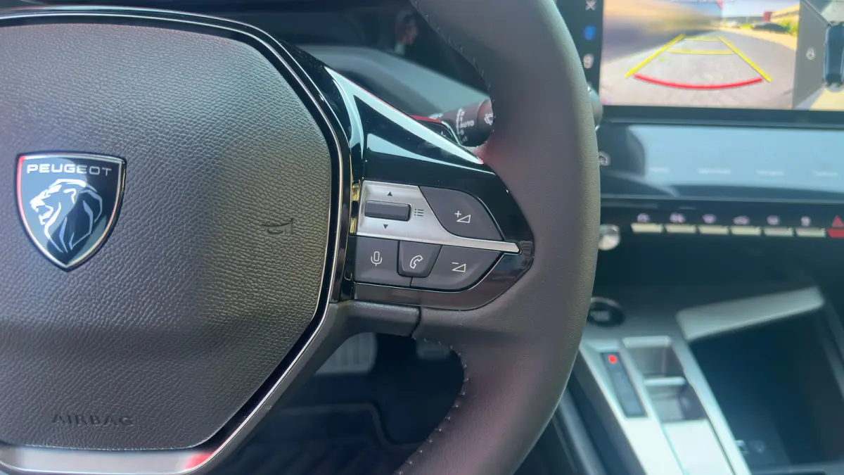 1.2 Allure Hybrid 145 | Apple Carplay/Android Auto | Camera | Adaptieve Cruise | Getint Glas | Navigatie | Climate Control | Draadloze telefoonlader | | Achterbank in delen neerklapbaar | Ac