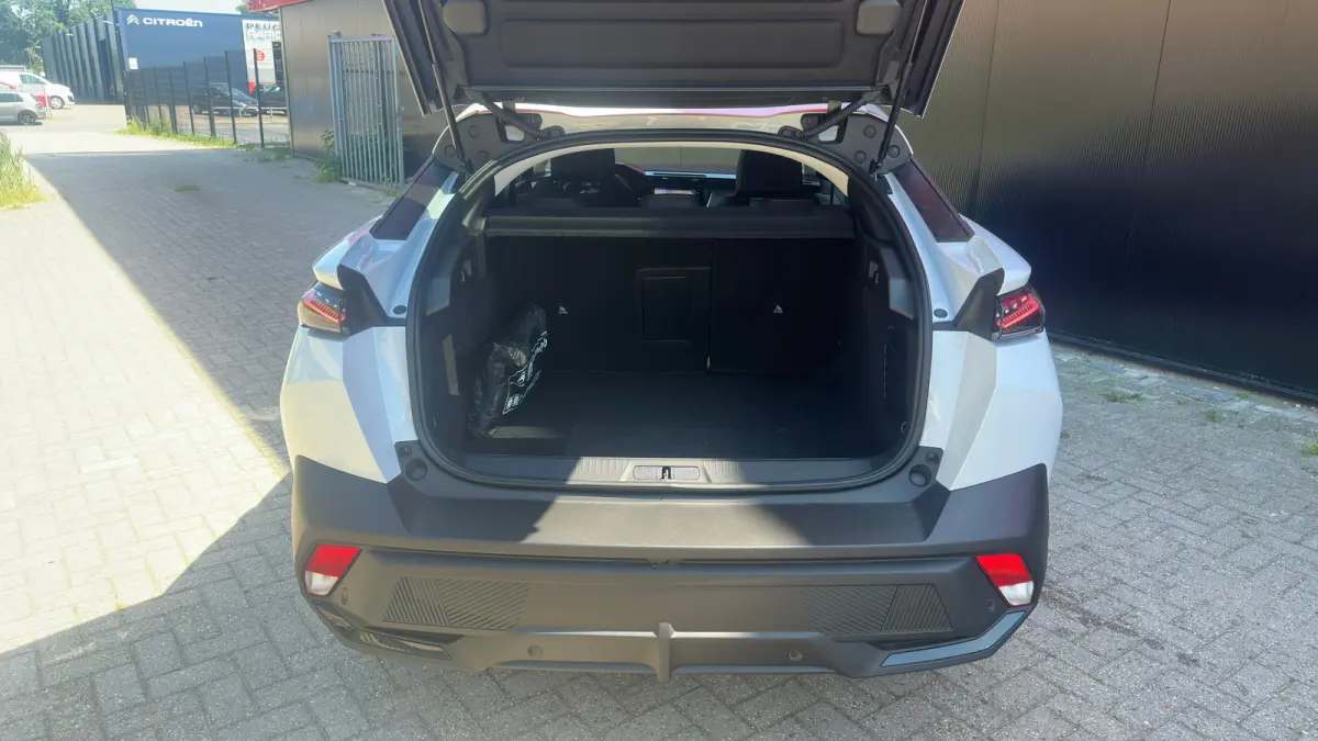 1.2 Allure Hybrid 145 | Apple Carplay/Android Auto | Camera | Adaptieve Cruise | Getint Glas | Navigatie | Climate Control | Draadloze telefoonlader | | Achterbank in delen neerklapbaar | Ac