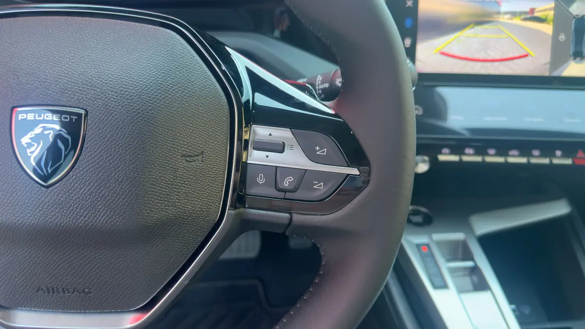 1.2 Allure Hybrid 145 | Apple Carplay/Android Auto | Camera | Adaptieve Cruise | Getint Glas | Navigatie | Climate Control | Draadloze telefoonlader | | Achterbank in delen neerklapbaar | Ac
