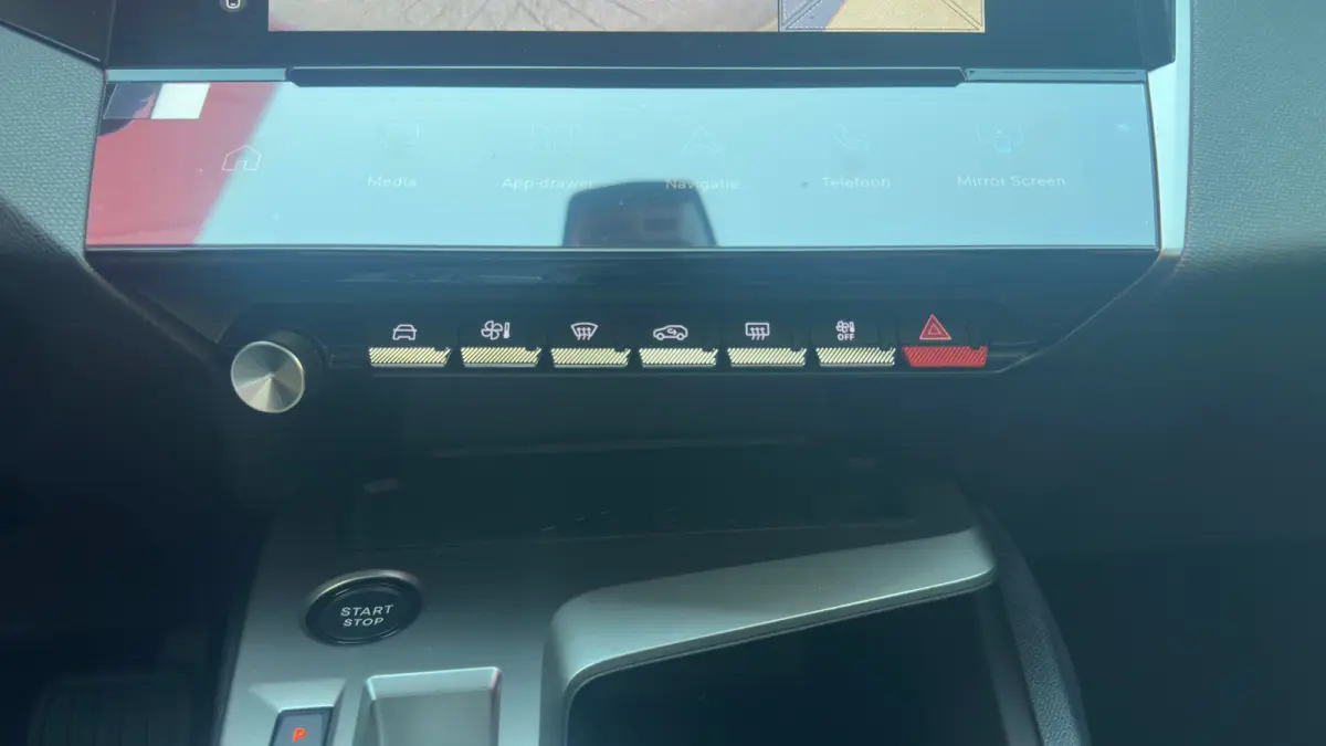 1.2 Allure Hybrid 145 | Apple Carplay/Android Auto | Camera | Adaptieve Cruise | Getint Glas | Navigatie | Climate Control | Draadloze telefoonlader | | Achterbank in delen neerklapbaar | Ac