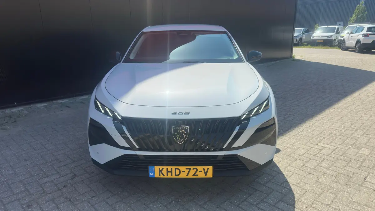 1.2 Allure Hybrid 145 | Apple Carplay/Android Auto | Camera | Adaptieve Cruise | Getint Glas | Navigatie | Climate Control | Draadloze telefoonlader | | Achterbank in delen neerklapbaar | Ac