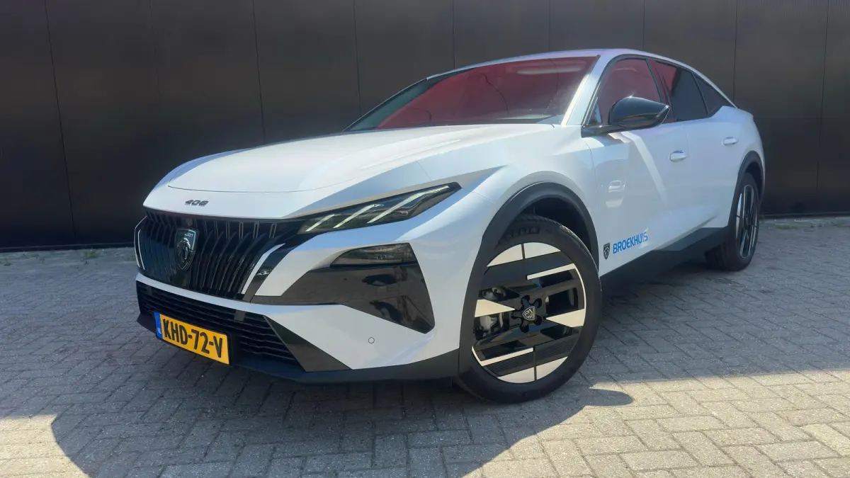 1.2 Allure Hybrid 145 | Apple Carplay/Android Auto | Camera | Adaptieve Cruise | Getint Glas | Navigatie | Climate Control | Draadloze telefoonlader | | Achterbank in delen neerklapbaar | Ac