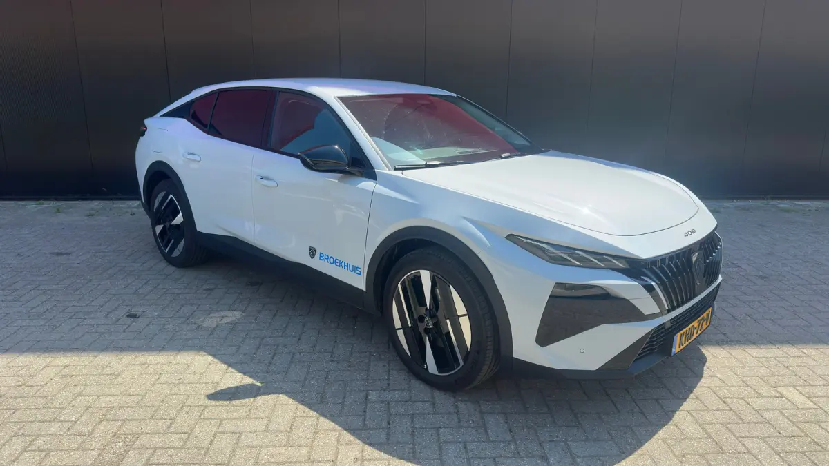 1.2 Allure Hybrid 145 | Apple Carplay/Android Auto | Camera | Adaptieve Cruise | Getint Glas | Navigatie | Climate Control | Draadloze telefoonlader | | Achterbank in delen neerklapbaar | Ac