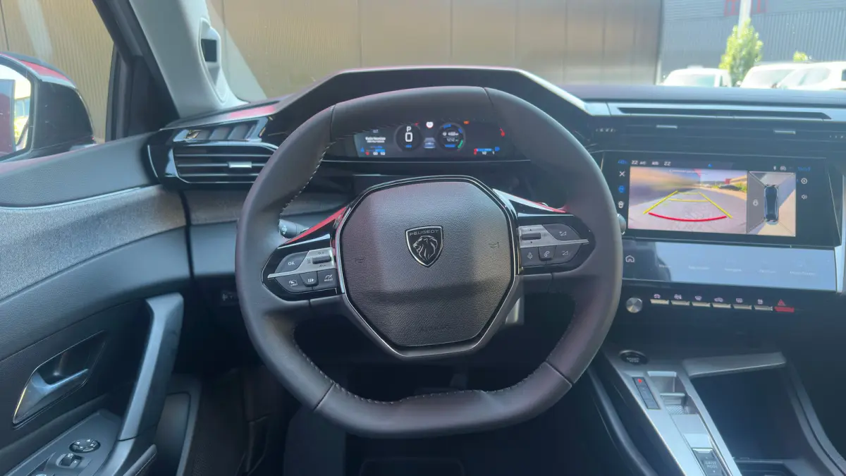 1.2 Allure Hybrid 145 | Apple Carplay/Android Auto | Camera | Adaptieve Cruise | Getint Glas | Navigatie | Climate Control | Draadloze telefoonlader | | Achterbank in delen neerklapbaar | Ac