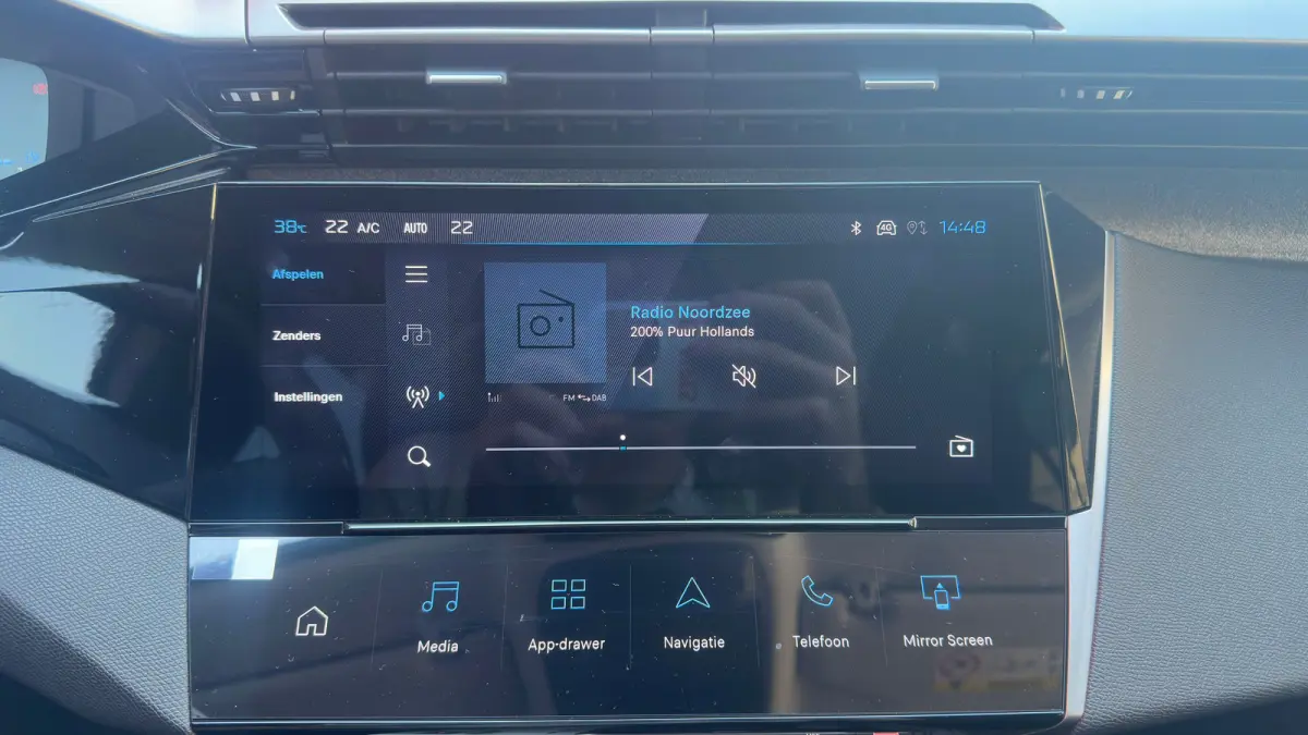 1.2 Allure Hybrid 145 | Apple Carplay/Android Auto | Camera | Adaptieve Cruise | Getint Glas | Navigatie | Climate Control | Draadloze telefoonlader | | Achterbank in delen neerklapbaar | Ac