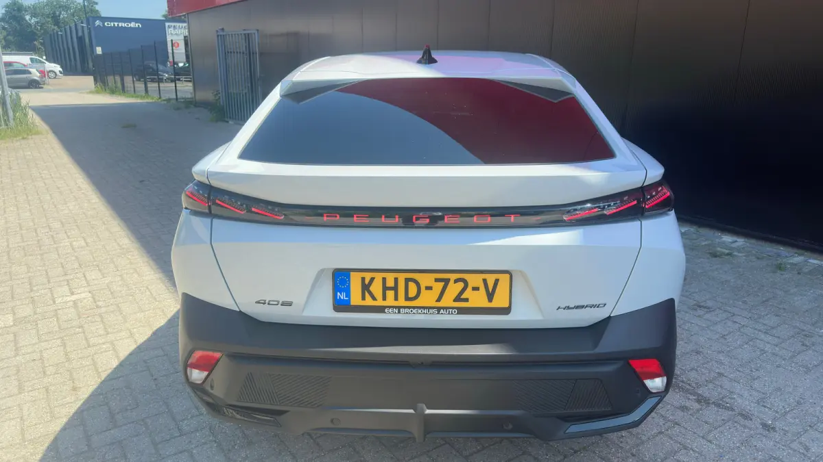 1.2 Allure Hybrid 145 | Apple Carplay/Android Auto | Camera | Adaptieve Cruise | Getint Glas | Navigatie | Climate Control | Draadloze telefoonlader | | Achterbank in delen neerklapbaar | Ac