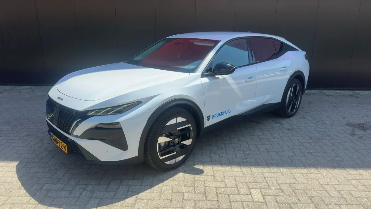 1.2 Allure Hybrid 145 | Apple Carplay/Android Auto | Camera | Adaptieve Cruise | Getint Glas | Navigatie | Climate Control | Draadloze telefoonlader | | Achterbank in delen neerklapbaar | Ac