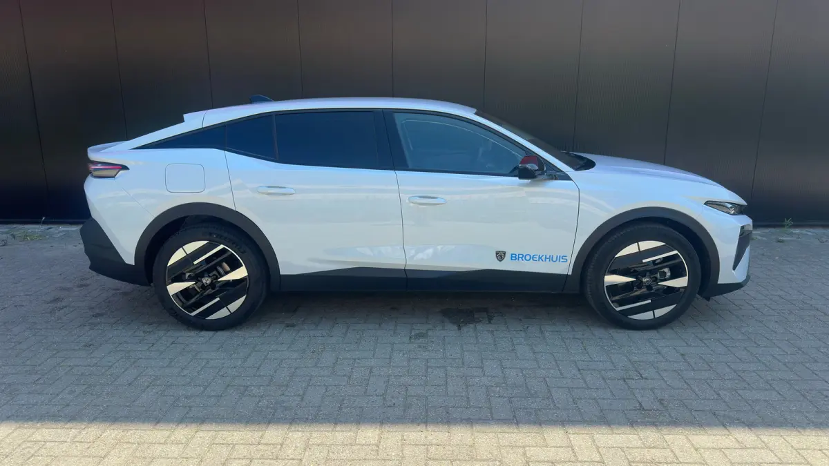 1.2 Allure Hybrid 145 | Apple Carplay/Android Auto | Camera | Adaptieve Cruise | Getint Glas | Navigatie | Climate Control | Draadloze telefoonlader | | Achterbank in delen neerklapbaar | Ac