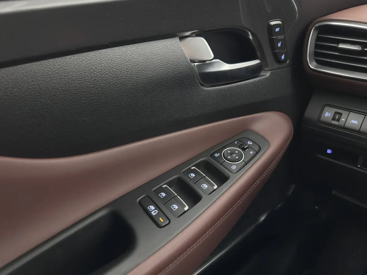 1.6 T-GDI PHEV Premium (Plug-in) (INCL-BTW) *HEAD-UP | LEATHER | FULL-LED | ADAPTIVE-CRUISE | TOP-VIEW | BLINDSPOT | MEMORY-PACK | DIGI-COCKPIT | SHIFTPADDLES | PRIVACYGLASS | NAVI-FULLMAP |
